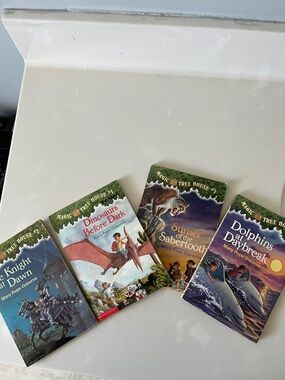 Magic Tree House Book Set (4).
